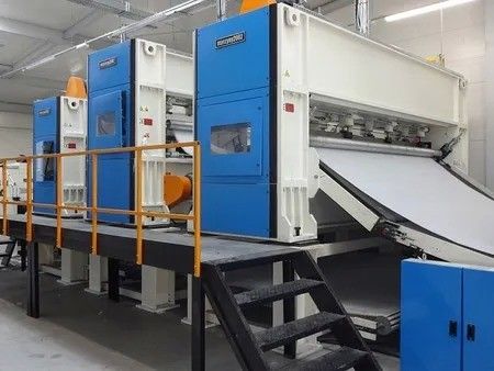 Machine à perforer les aiguilles laminées à plusieurs couches ligne de production de feutre non tissé