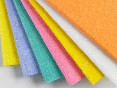 Machine à perforer les aiguilles non tissées pour serviettes de cuisine en polyviscose